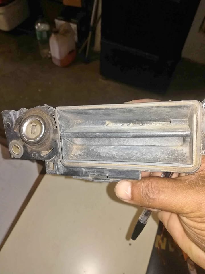 Mercedes W203 sedan bootlid main lock