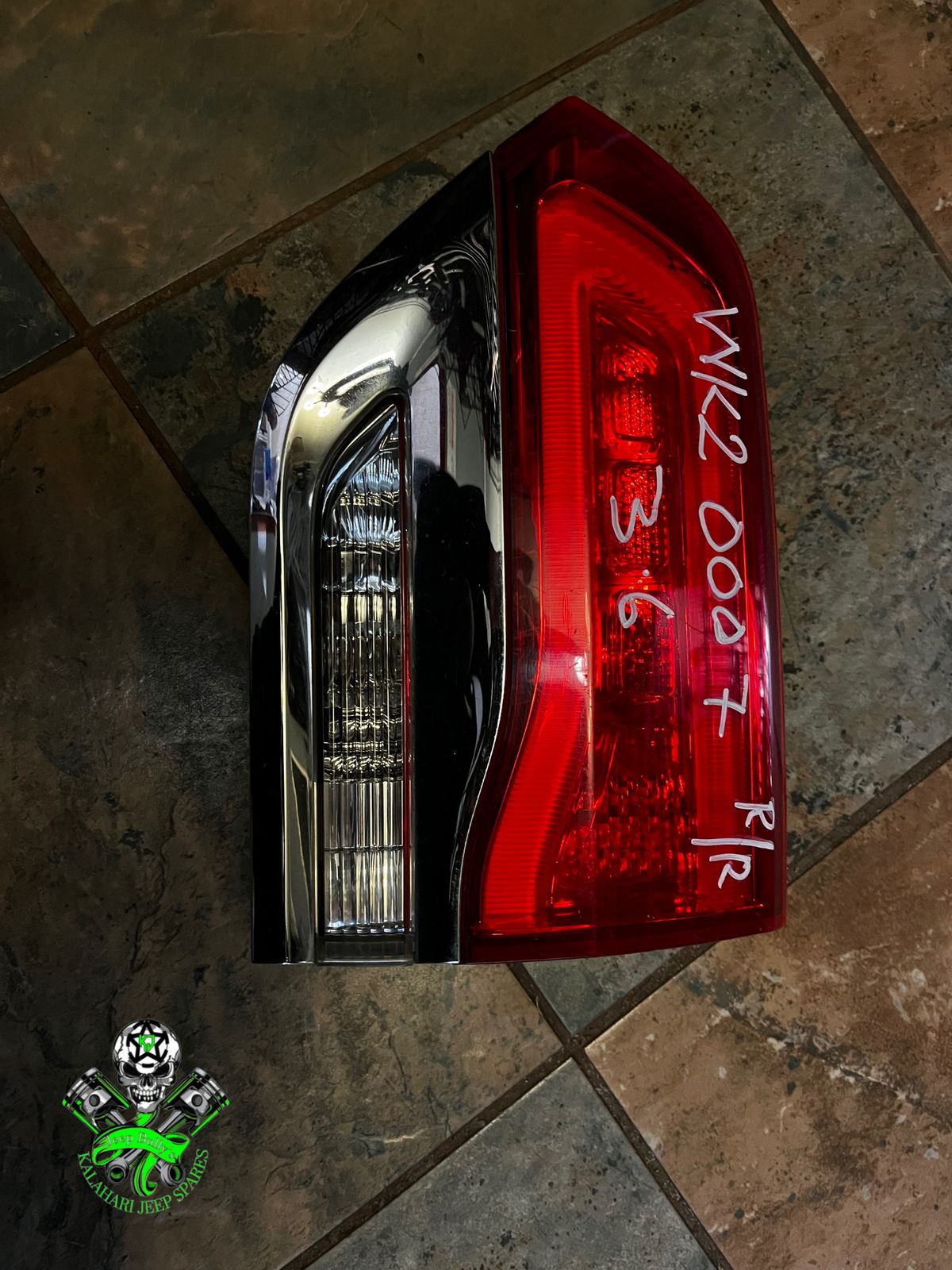 Jeep Grand Cherokee Wk2 3.6 Right Rear Inner Taillight - Private Seller Jeep Grand Cherokee Wk2 3.6 Right Rear Inner Taillight - Private Seller