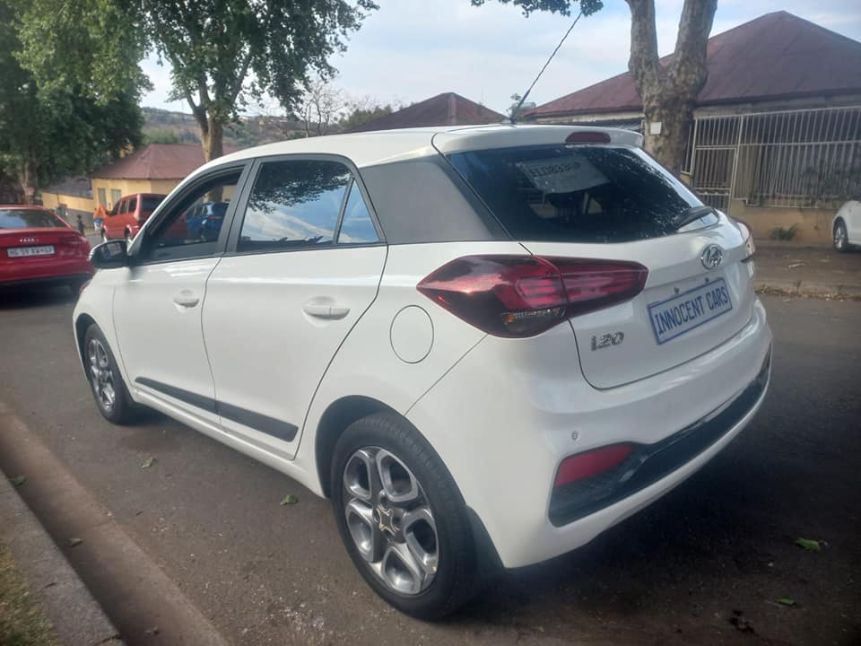 2020 HYUNDAI i20 MOTION 1.2 PETROL, AUTOMATIC, WHITE COLOR, MILEAGE 84000KM