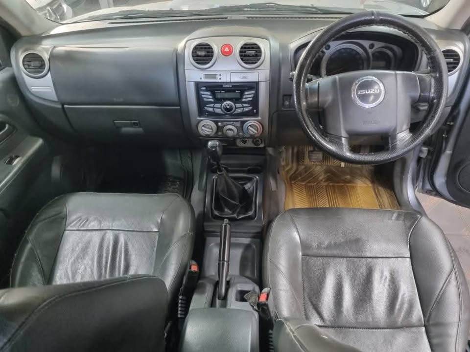 2011 Isuzu Kb300 LX D teq Manual 105000km Mechanically Perfect with Spare Key, Leather Seat