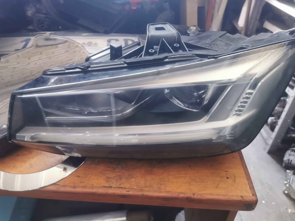 Audi Q2 left headlight - Private Seller Audi Q2 left headlight - Private Seller