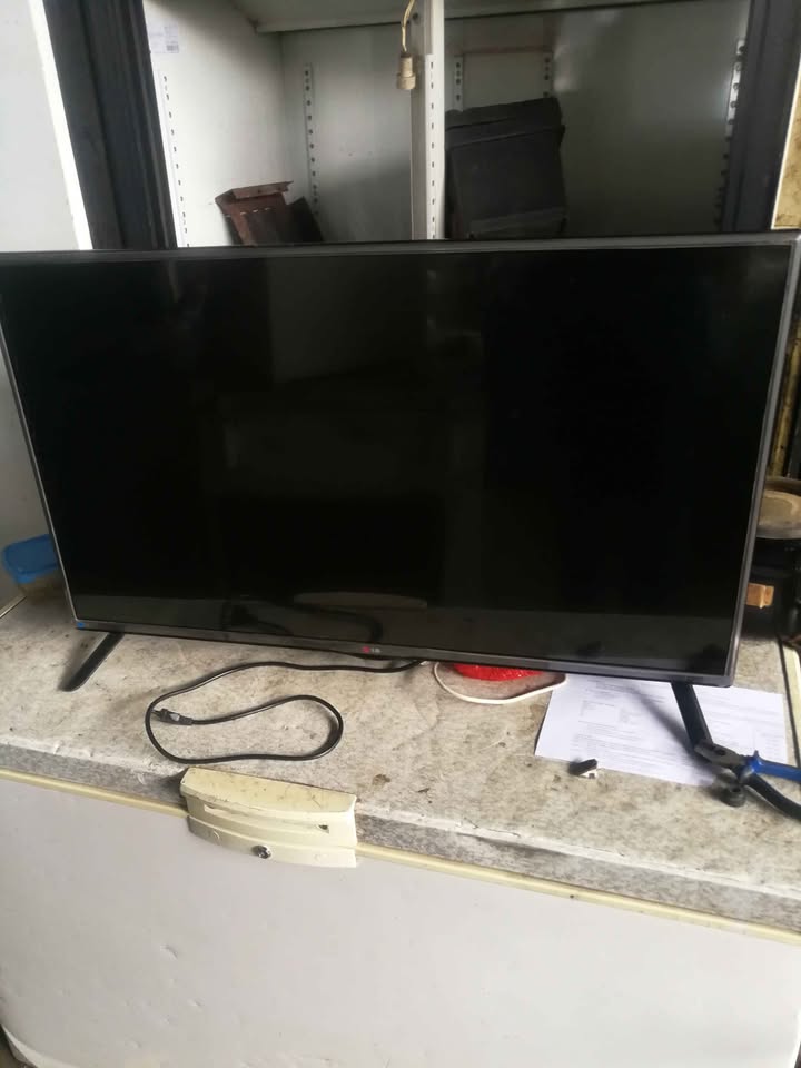 LG plasma TV and Hisense big box tv with high quality audio system