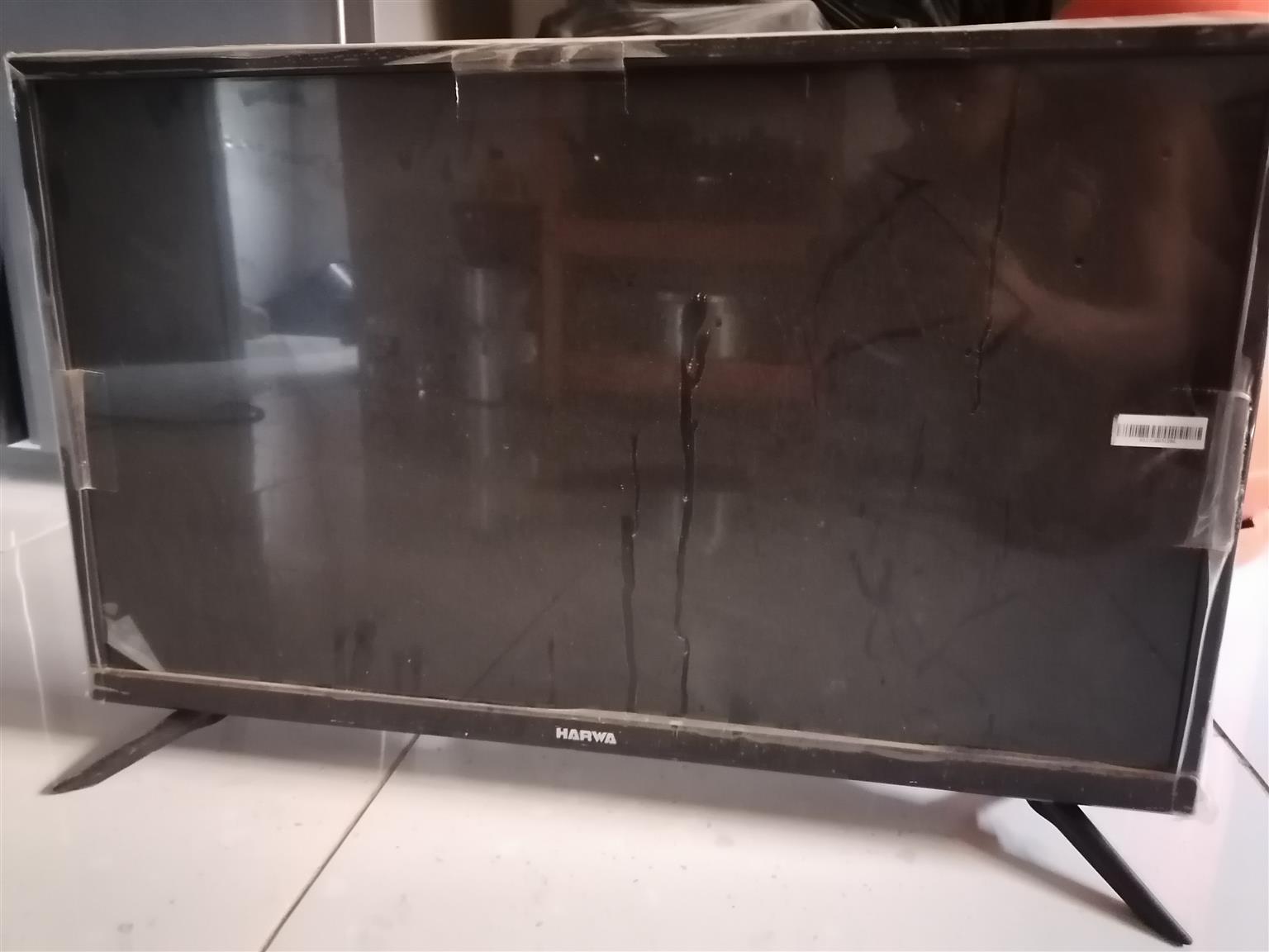 I'm selling a broken LED T.v