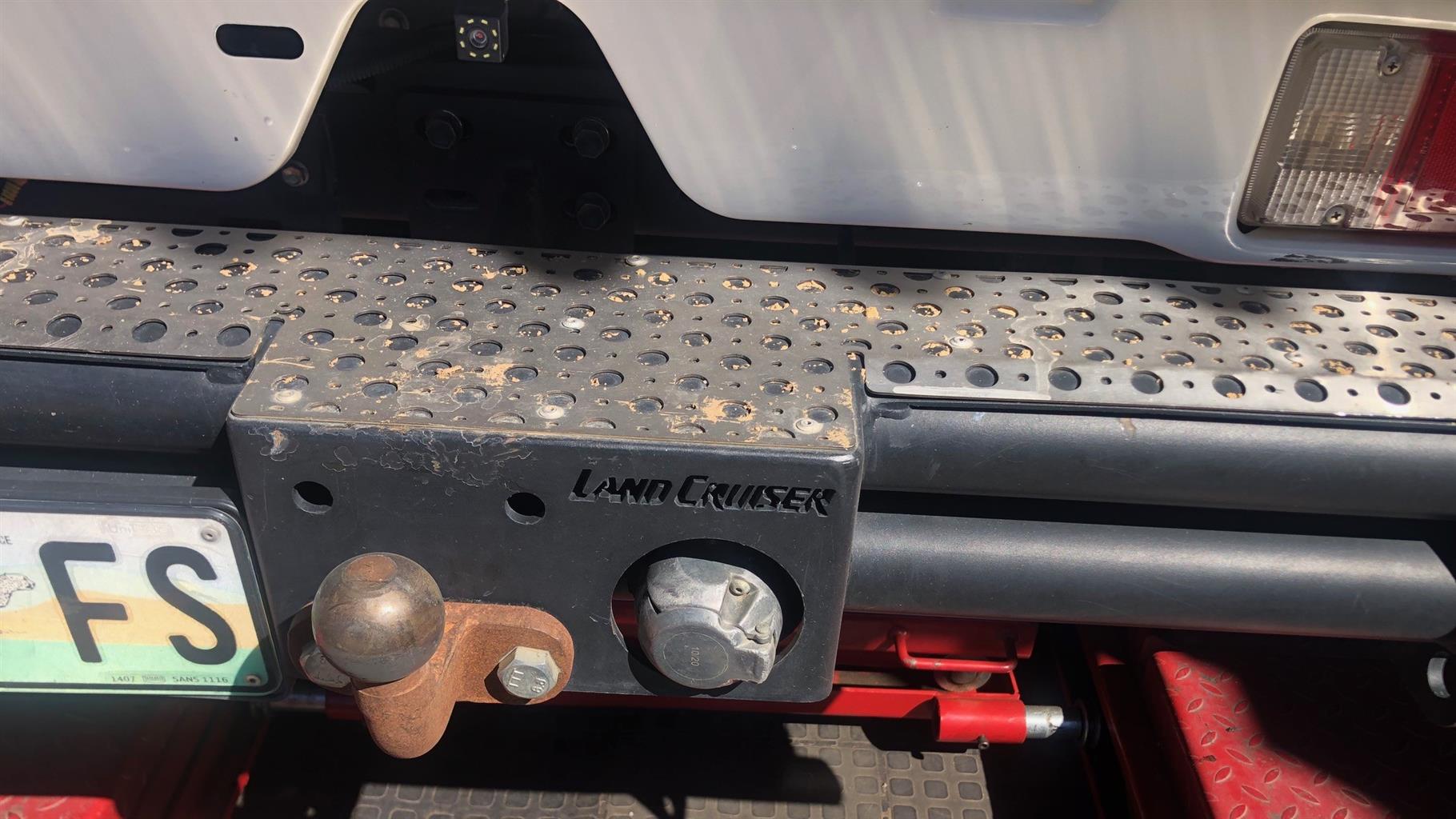 Toyota Landcruiser Rear Bumper with Tow Bar - Private Seller Toyota Landcruiser Rear Bumper with Tow Bar - Private Seller