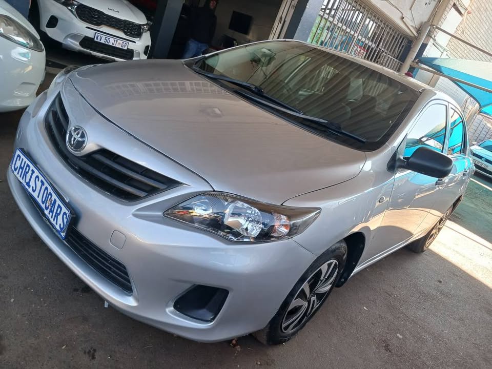 2014 model Toyota Corolla Quest sedan manual transmission petrol 1.6 engine capacity mileage