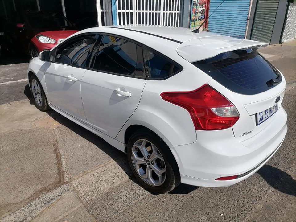 2013 Ford Focus 2.0 TDCI Automatic Hatchback Sport with a leather seat