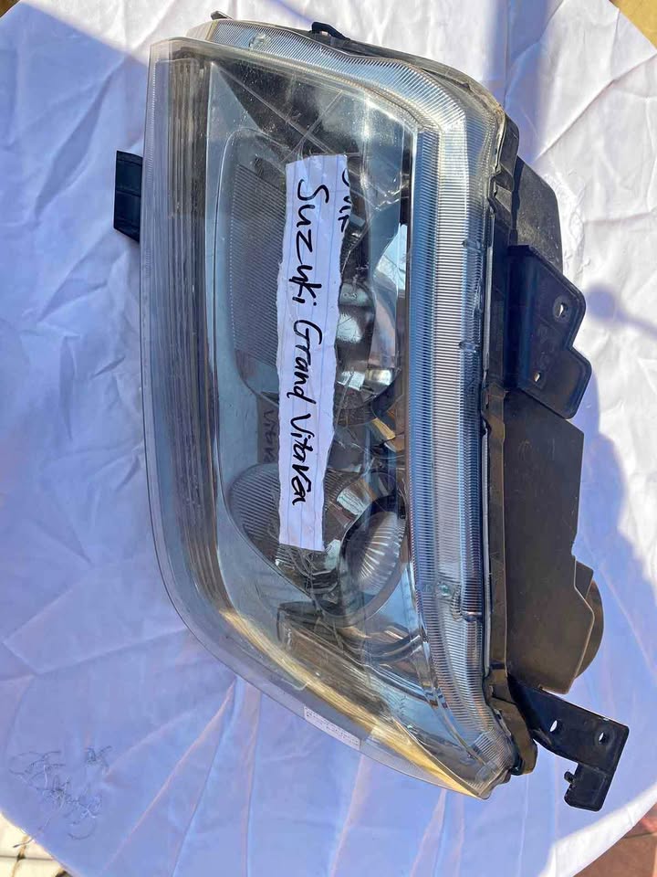 Suzuki Grand Vitara passenger headlight Forsale - Private Seller Suzuki Grand Vitara passenger headlight Forsale - Private Seller