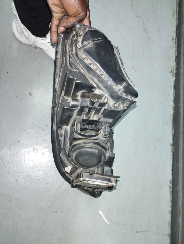 Audi TT xenon right side headlight - Private Seller Audi TT xenon right side headlight - Private Seller