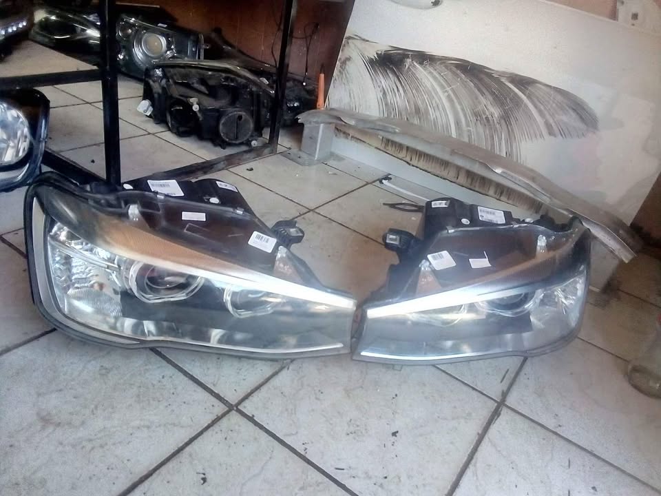 BMW X3 F25 HEADLIGHT - Private Seller BMW X3 F25 HEADLIGHT - Private Seller