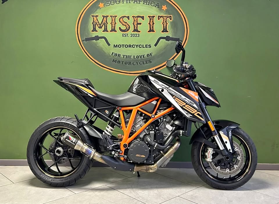 2015 KTM Super Duke 1290 R - Private Seller 2015 KTM Super Duke 1290 R - Private Seller