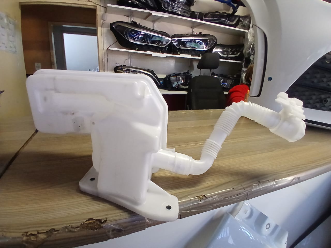 2022 VW GOLF8 WINDSCREEN WASHER RESERVOIRS - Private Seller 2022 VW GOLF8 WINDSCREEN WASHER RESERVOIRS - Private Seller