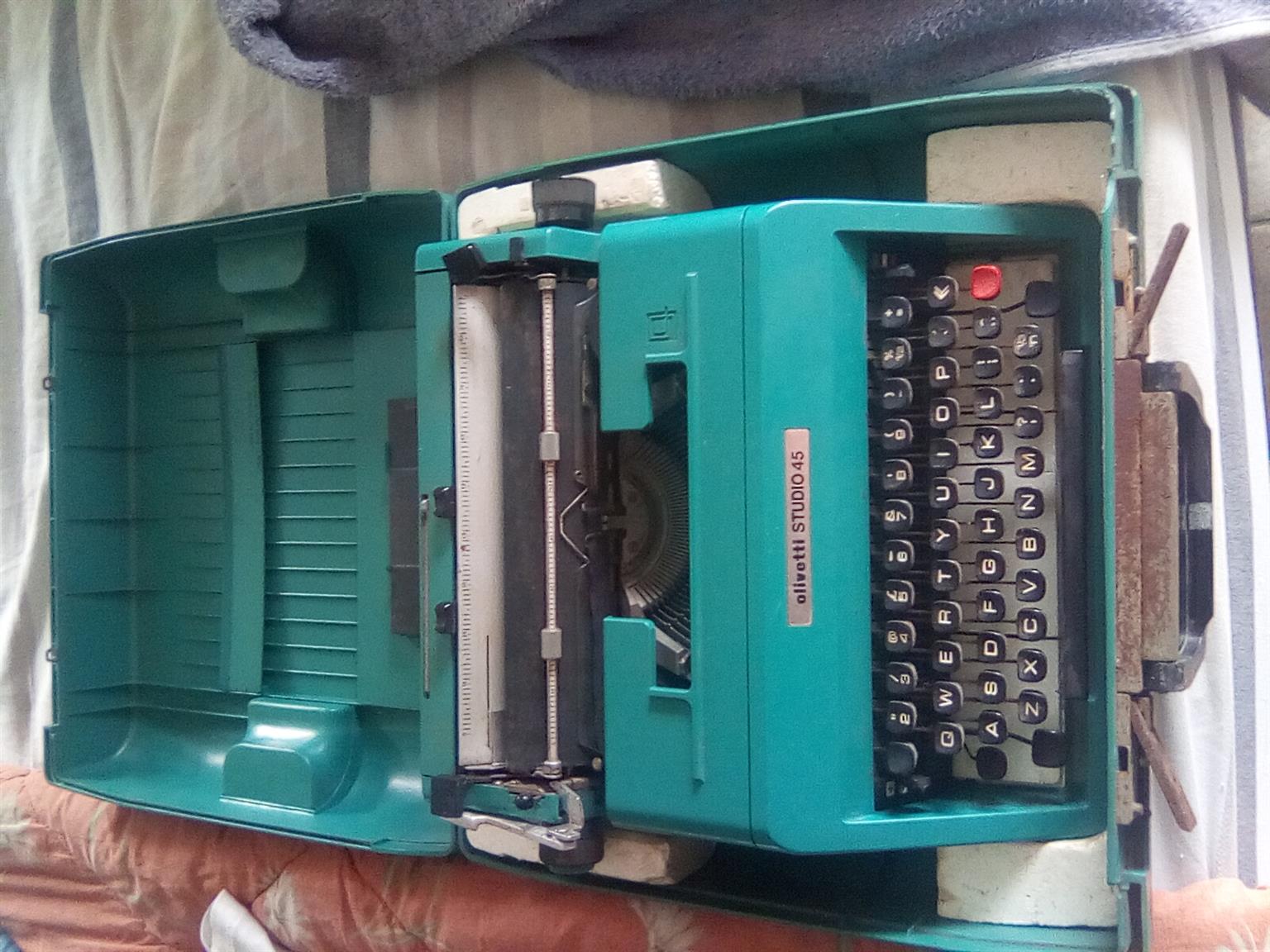 Olivetti studio 45 typewriter