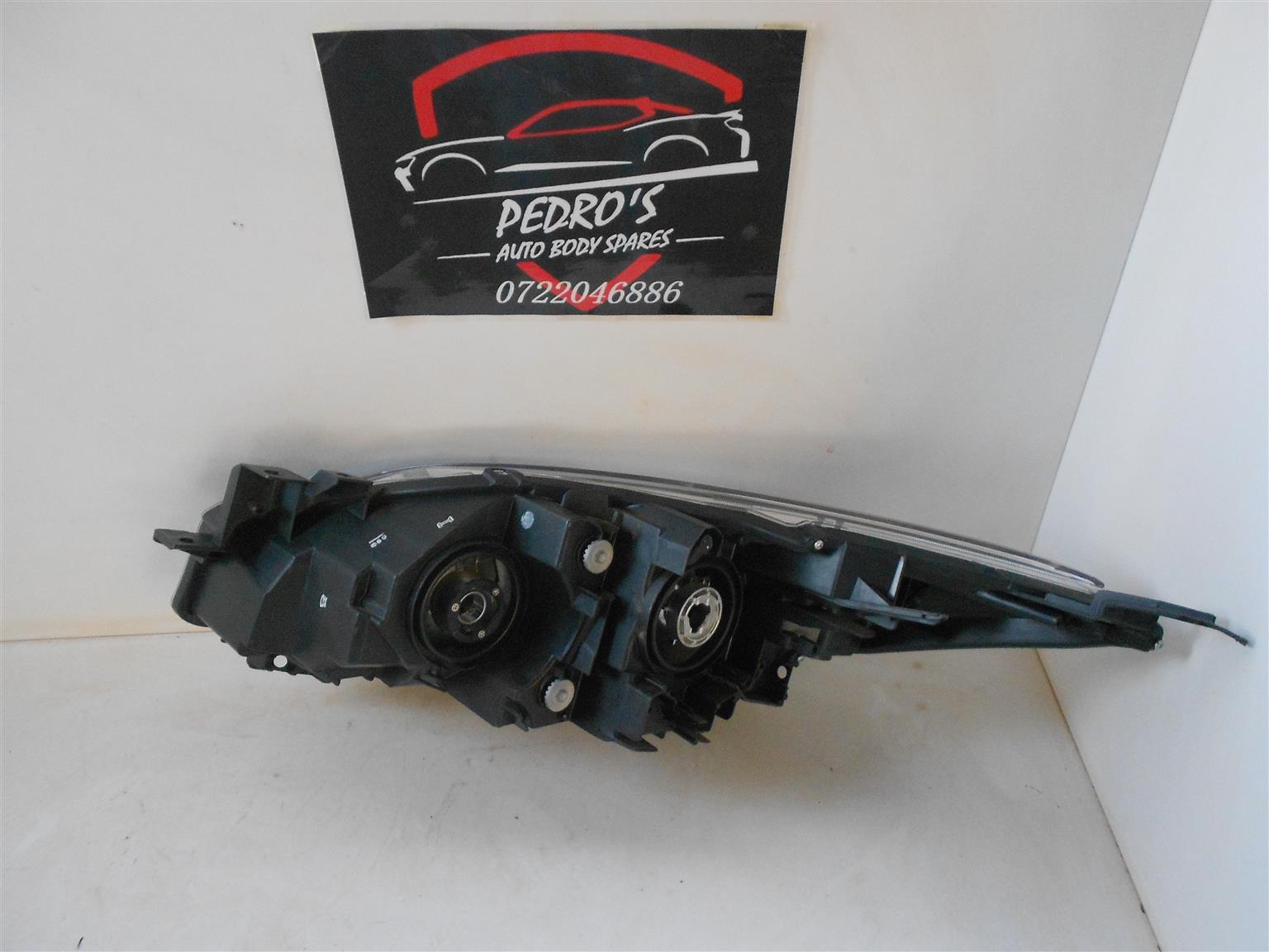 Mazda right headlight xenon - Private Seller Mazda right headlight xenon - Private Seller