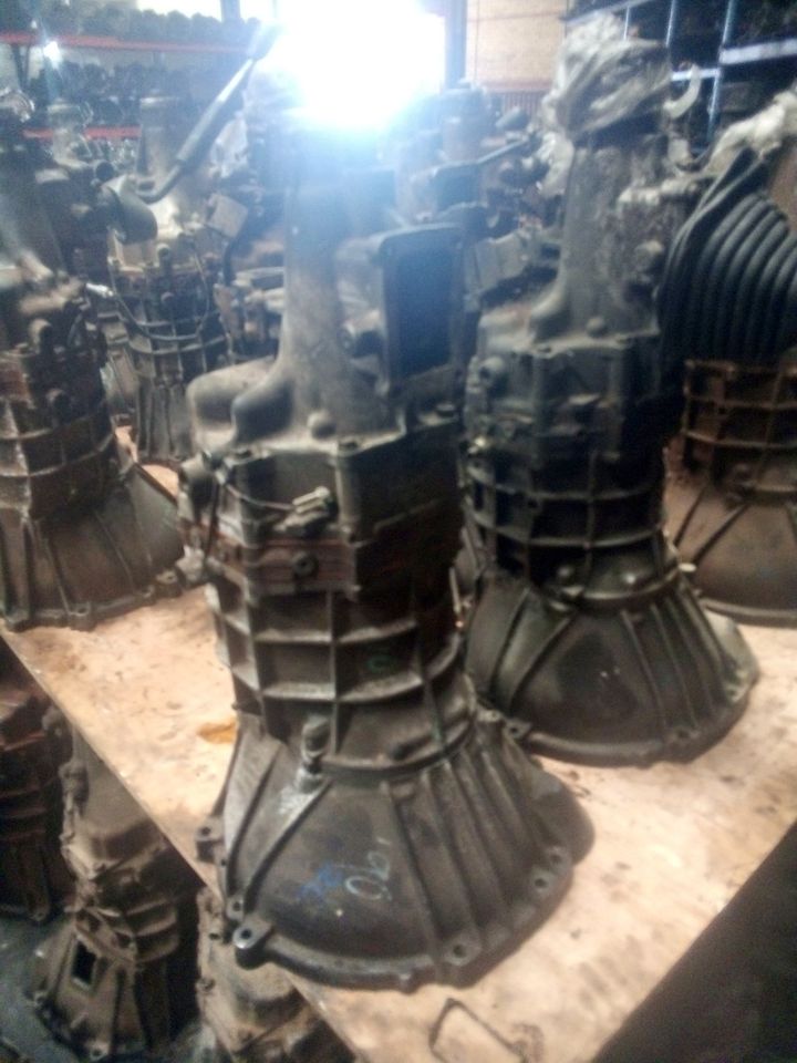 TOYOTA HILUX 2L 5 SPEED FLOOR GEARBOX FOR SALE - Private Seller TOYOTA HILUX 2L 5 SPEED FLOOR GEARBOX FOR SALE - Private Seller