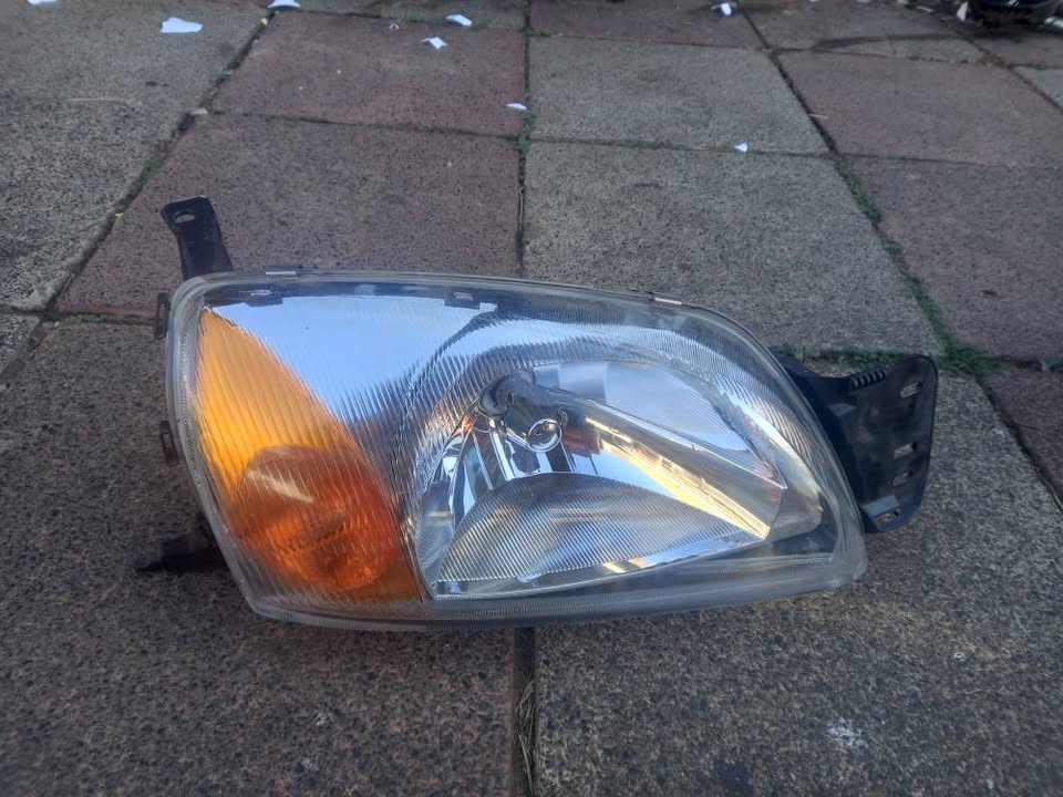 1999–2002 FORD FIESTA AND 2001 - 2005 FORD BANTAN HEADLIGHT RIGHT HAND SIDE R10 - Private Seller