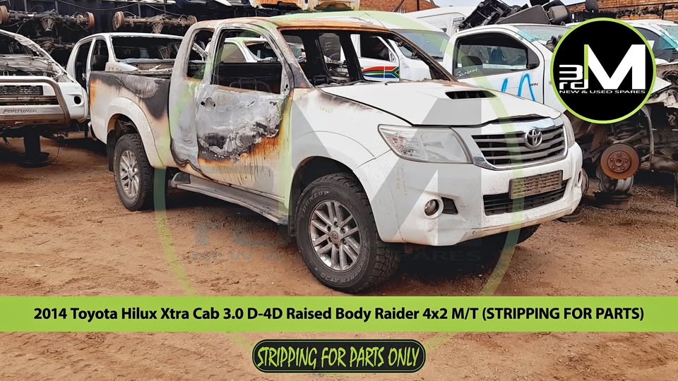 2014 TOYOTA HILUX XTRA CAB 3.0 D-4D RAISED BODY RAIDER 4×2 M/T (STRIPPING FOR PARTS)