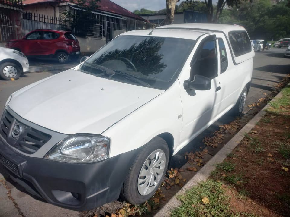 2021 Nissan Np200 bakkie 1.6 Petrol, Manual, White Color, Mileage 32000kms CANOPY.