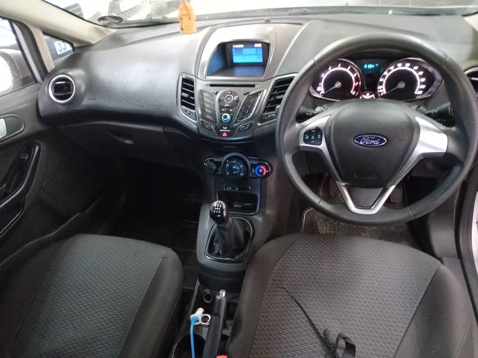 2017 Ford fiesta EcoBoost 1.0 MAUNAL Sliver 78000km