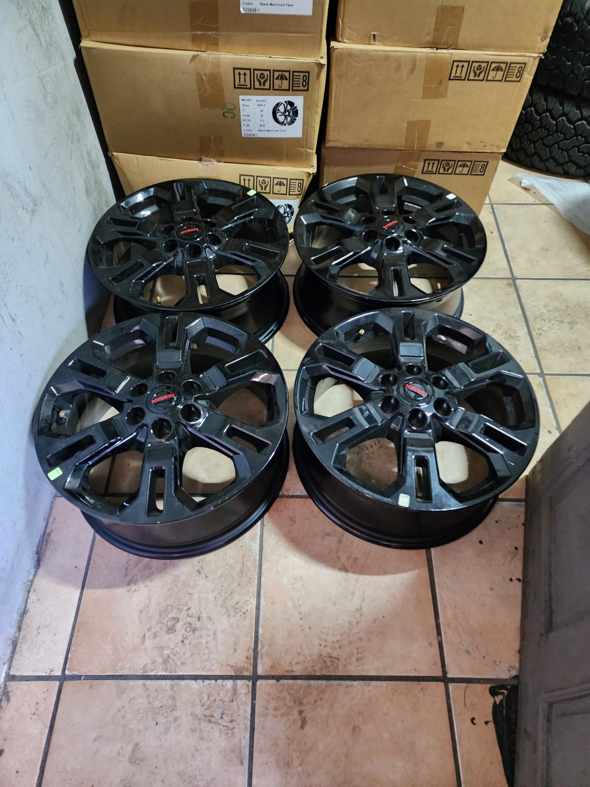 17inch Nissan Navara original mags set - Private Seller