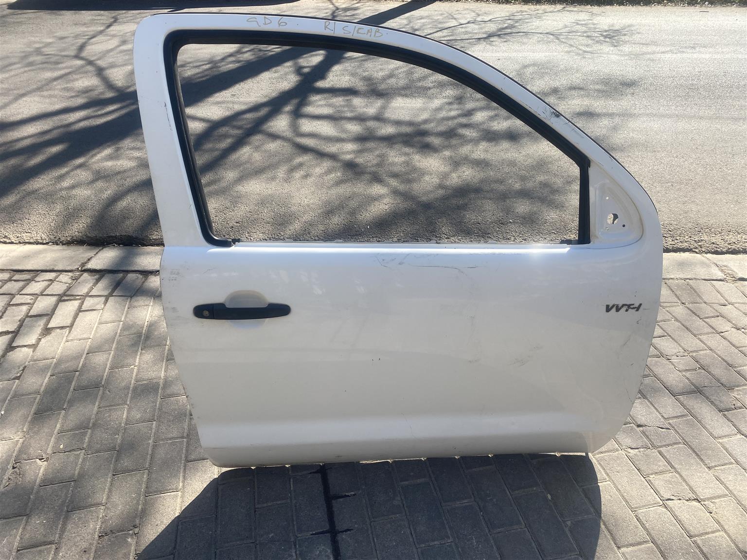 2018 TOYOTA HILUX GD-6 CLUB CAB RIGHT FRONT DOOR SHELL FOR SALE
