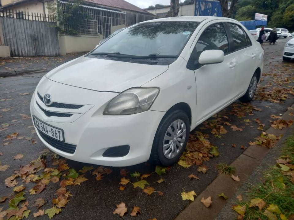 2007 Toyota Yaris Sedan T3 Petrol, Manual, White, 93000kms