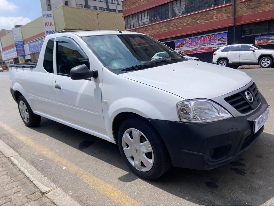 2013 Nissan np200