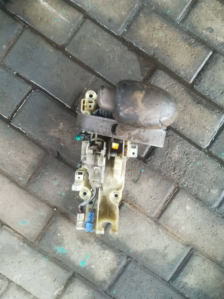 TOYOTA COROLLA AUTOMATIC GEAR LEAVER FOR SALE - Private Seller