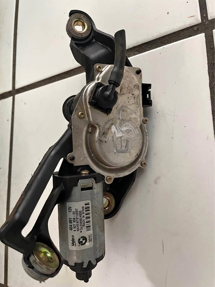 BMW E81 E87 1 series REAR WINDOW WINDSCREEN WIPER MOTOR - Private Seller