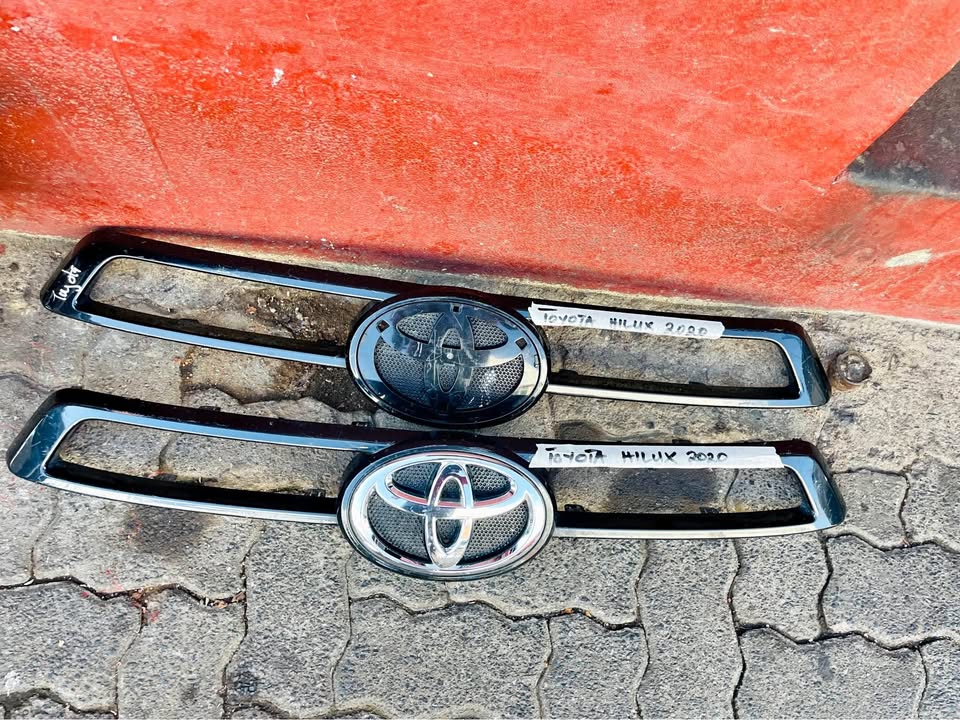 Toyota Hilux grill 2020 - Private Seller Toyota Hilux grill 2020 - Private Seller