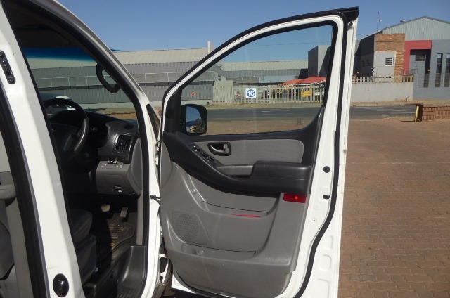 Used 2015 Hyundai H-1 2.5VGTi bus Elite 9-seater - Private Seller