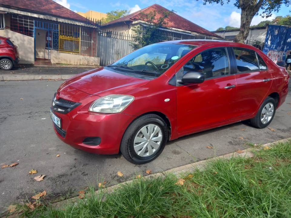 2009 Toyota Yaris Sedan Maroon, Zen3 Petrol, Manual