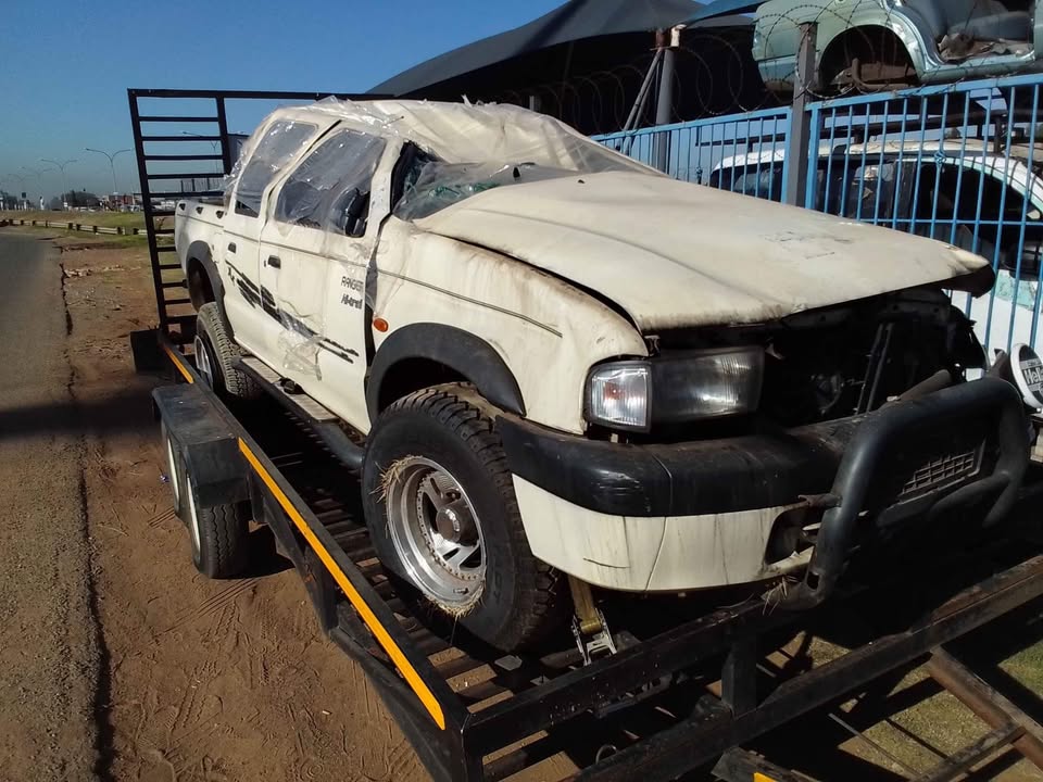 2005 ford ranger XLT 2.5 diesel engine bakkie stripping for parts engine still running good - Private Seller 2005 ford ranger XLT 2.5 diesel engine bakkie stripping for parts engine still running good - Private Seller