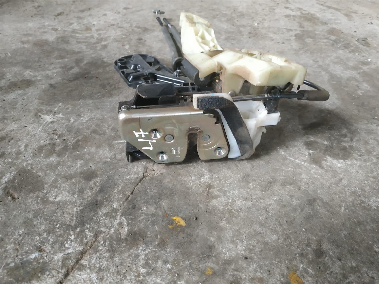 2016 Onwards Hyundai Elantra left front door lock for sale - Private Seller