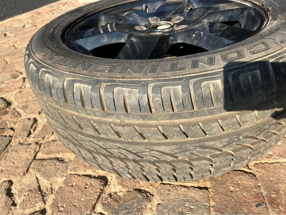 Land rover discovery rim and tyres 255/50 R19 call or whatsapp or - Private Seller Land rover discovery rim and tyres 255/50 R19 call or whatsapp or - Private Seller