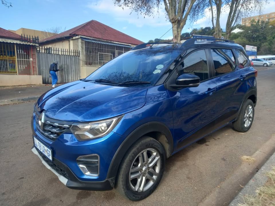 2023 Renault Triber 1.0 Petrol, Automatic, Blue, 7seater, 73000kms, Keyless, Spare key