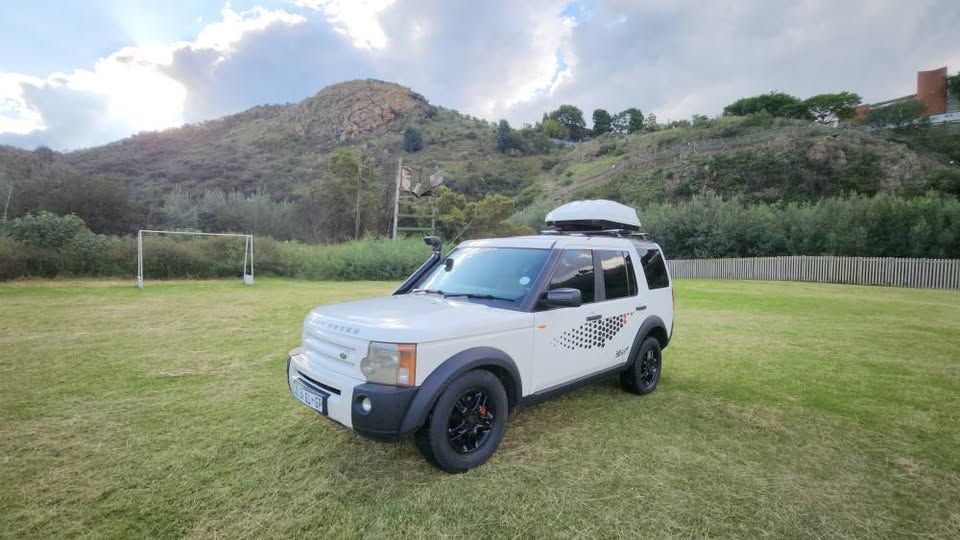 KEYONA Land Rover Discovery TDV6 HSE Luxury 7-Seater — Drive Your Dream Today