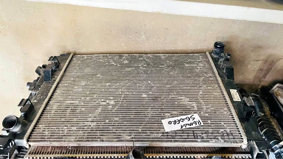 Renault Sandero radiator - Private Seller Renault Sandero radiator - Private Seller