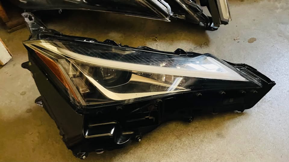 Lexus UX200/ UX250 LED Headlight - Private Seller