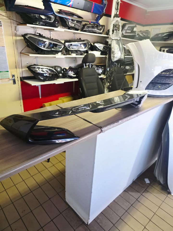 JAGUAR XF CARBON FIBER TRUNK SPOILER OEM FOR SALE. - Private Seller