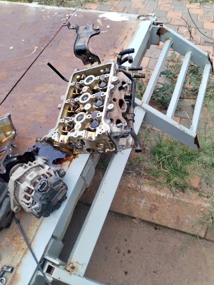 Hyundai Grand i10 G3LA Complete cylinder head - Private Seller Hyundai Grand i10 G3LA Complete cylinder head - Private Seller