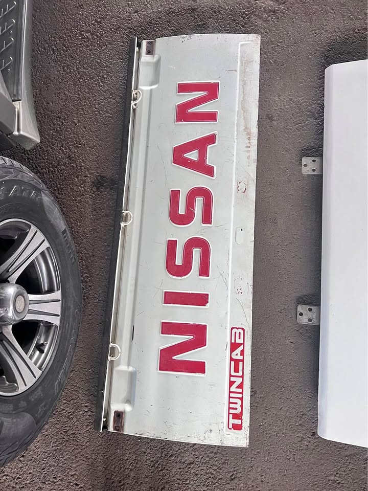 Nissan Hardbody tailgate - Private Seller