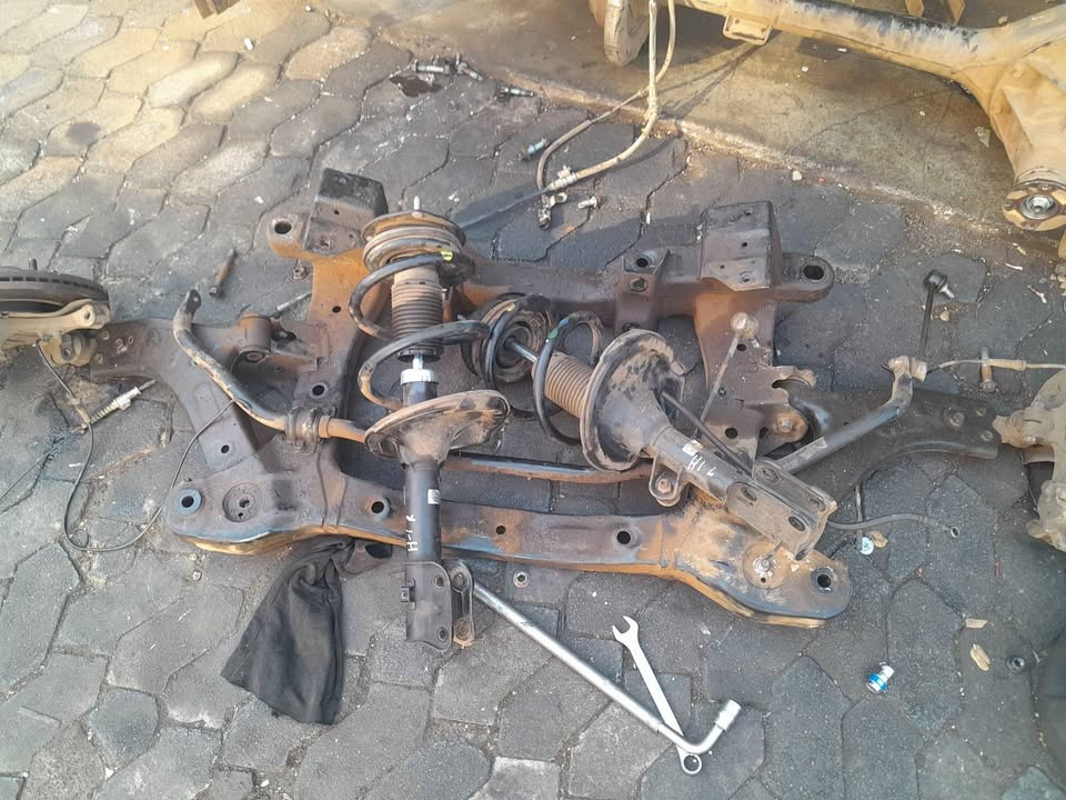 Hyundai H1 Bus front and back Suspensions Stripping for Parts - Private Seller Hyundai H1 Bus front and back Suspensions Stripping for Parts - Private Seller