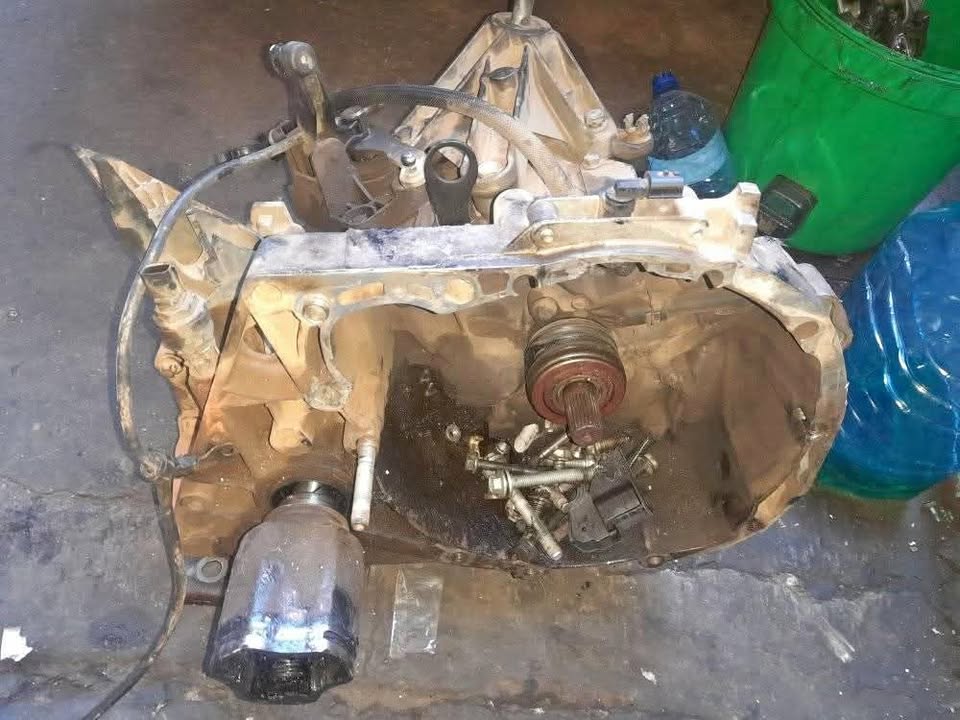 NISSAN NP200 1.6 GEARBOX AVAILABLE