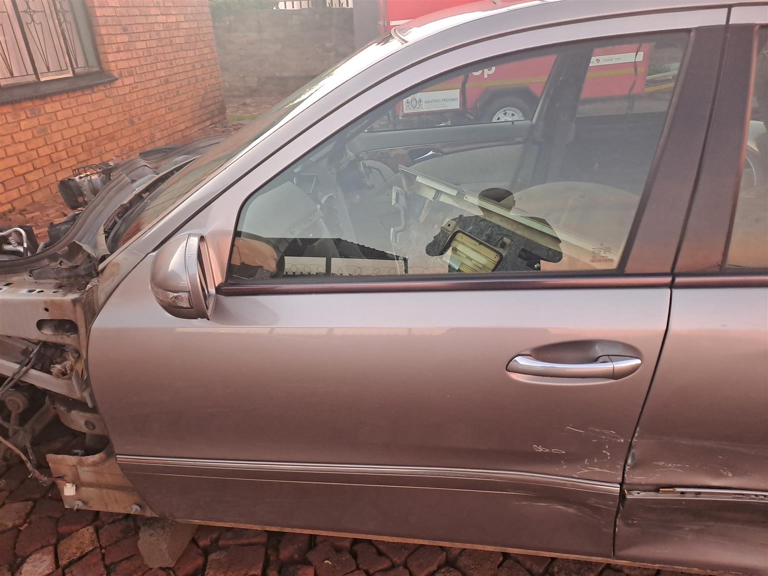 E-Class W211 left damaged doors for Prefaced - Private Seller