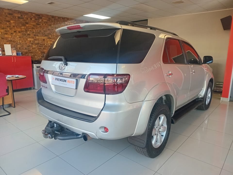 2010 TOYOTA  FORTUNER 30 D4D RAISED BODY