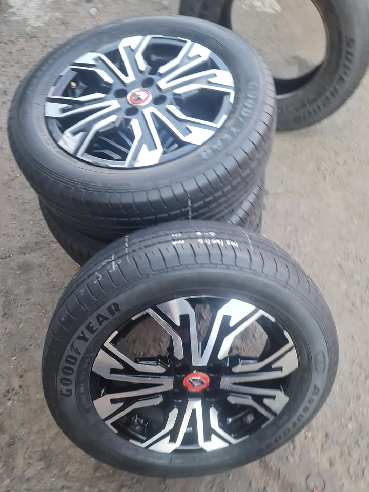 Renault kiger original alloy mags size 16+tyres 195/60/16 - Private Seller Renault kiger original alloy mags size 16+tyres 195/60/16 - Private Seller