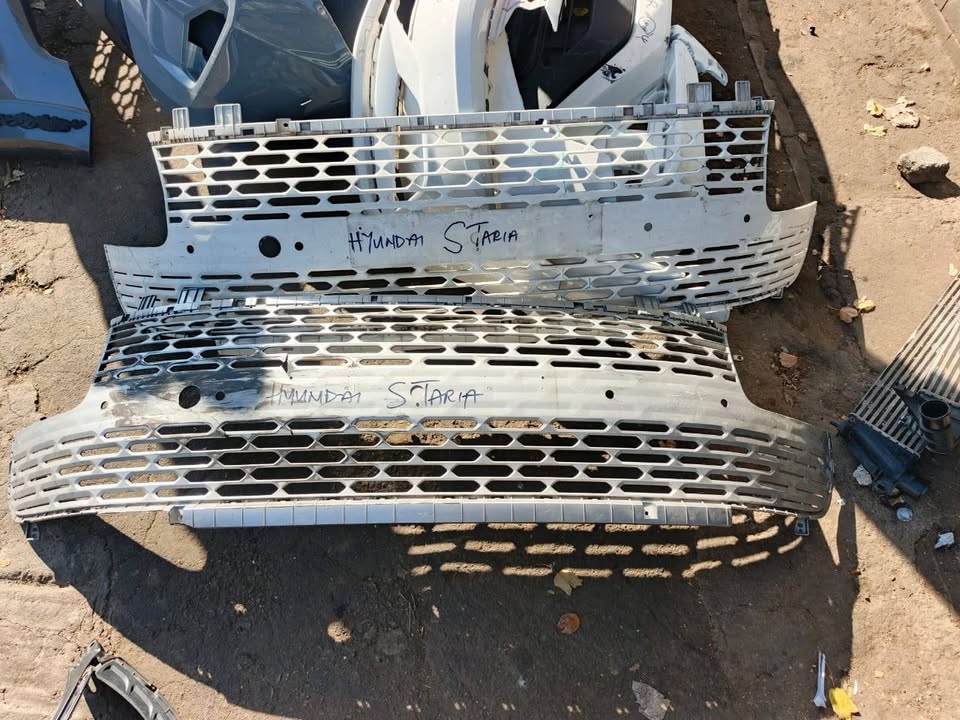 Hyundai staria front Grill - Private Seller Hyundai staria front Grill - Private Seller
