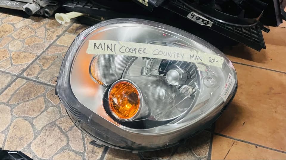 Mini Cooper Country Man headlight - Private Seller