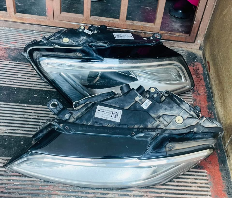 Audi Q5 8R HEADLIGHTS - Private Seller Audi Q5 8R HEADLIGHTS - Private Seller
