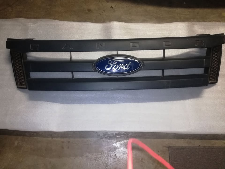 Ford Ranger T6 original grilles with badge - Private Seller